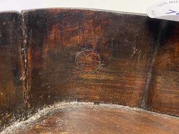 Une bo&icirc;te en bois au couvercle en jade blanche en forme de ruyi, Chine, 18/19&egrave;me